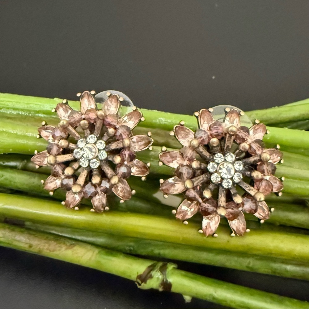 Vintage Unsigned Rhinestones Starburst Pierced Earrings 12g.